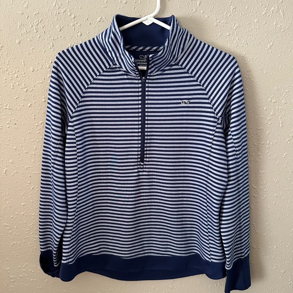 Vineyard Vines performance 3/4 zip size medium.